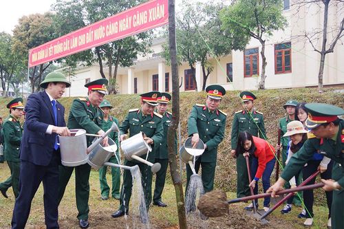 20 năm thắm tình 'cá- nước'