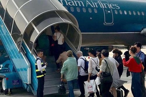 Vé máy bay Tết bán chậm, không hề có chuyện khan hiếm