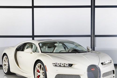 Chỉ một chiếc duy nhất, siêu xe Bugatti Chiron được độ bởi hãng thời trang danh giá của Pháp