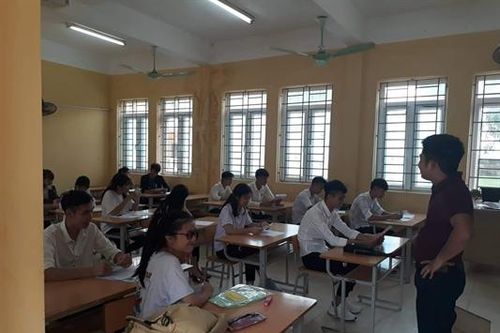 Không có bộ đề minh họa: Có ảnh hưởng tới việc ôn tập thi tốt nghiệp?