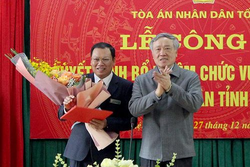Công bố và trao Quyết định bổ nhiệm chức vụ Phó Chánh án TAND tỉnh