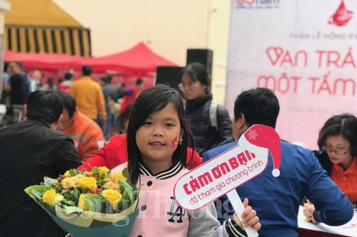 EVNHANOI với Tuần lễ hồng EVN lần thứ V: Khi yêu thương được chia sẻ