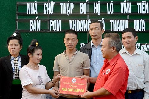 Khánh thành Nhà Chữ thập đỏ cho gia đình bị hỏa hoạn