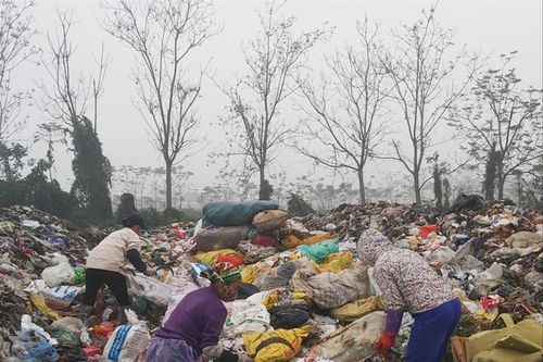 Ngột ngạt vì khói đốt rác