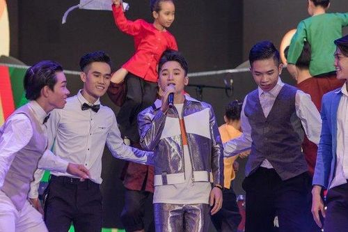 Phan Mạnh Quỳnh lần đầu hát Live Đi để trở về ở Countdown 2020 khiến hàng nghìn khán giả phấn khích