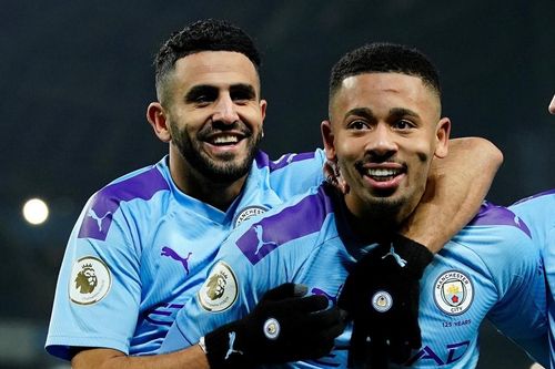 Man City thắng sát nút dù bị VAR tước bàn thắng và phạt đền