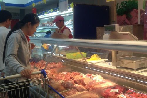 Heo bình ổn lại bất ngờ tăng giá