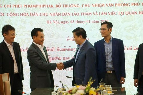Đoàn công tác CHDCND Lào tìm hiểu cơ chế một cửa tại quận Hoàn Kiếm