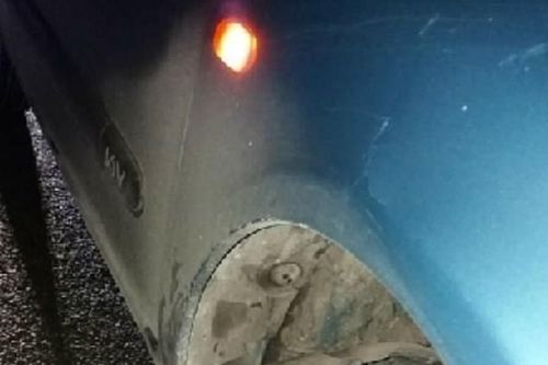 Tài xế say xỉn điều khiển chiếc xe không lốp đi băng băng trên đường