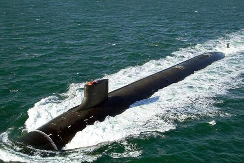 Tàu ngầm Anh với tên lửa hành trình Tomahawk xuất hiện gần bờ biển Iran