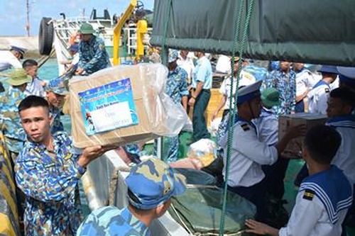 Mang mùa xuân đến với huyện đảo Trường Sa
