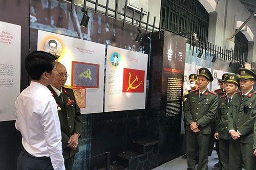 Thắp ngọn lửa niềm tin từ nơi gian khó nhất
