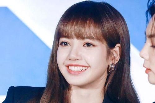 Lisa (Black Pink) hóa thiên thần trong buổi ra mắt show sống còn 'Thanh xuân có bạn'