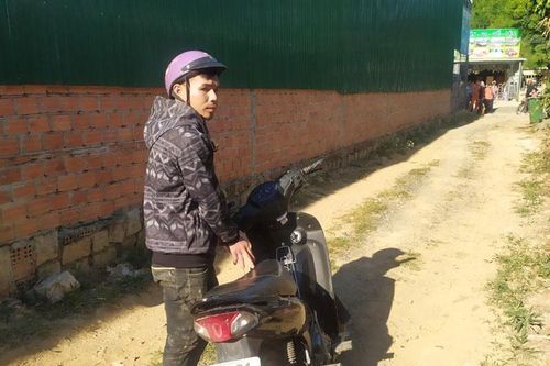Đam Rông: Bắt giam thanh niên cướp điện thoại giữa ban ngày