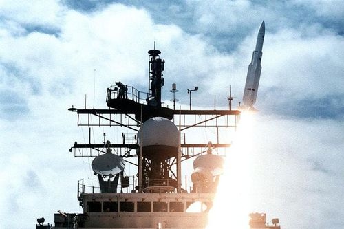 Tàu chiến Mỹ từng bắn nhầm máy bay chở khách Iran khiến 290 người chết