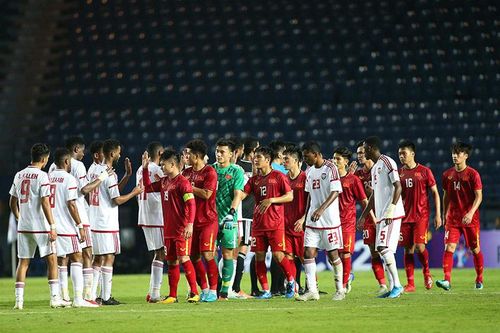 Thầy Park hành động bất ngờ với 'vua' sau trận hòa UAE