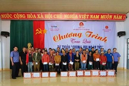Công đoàn VKSND tối cao trao quà 'Chung vui ngày Tết' tại huyện biên giới