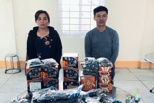 Bắt 2 chị em ruột rủ nhau tàng trữ pháo bán dịp Tết