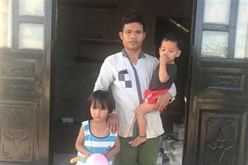 Xót thương hai cháu bé Vân Kiều sớm mồ côi mẹ