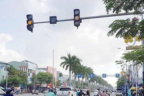 Từ 2020, người lái xe máy vượt đèn vàng có thể bị phạt tiền triệu