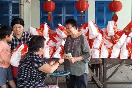 Phật giáo TP.HCM, các đơn vị tặng quà Tết