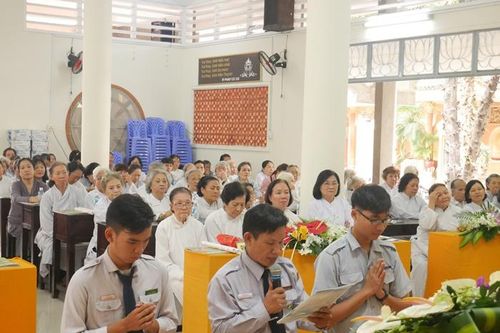 Bình Thạnh : Tịnh xá Trung tâm nhìn lại Phật sự năm qua