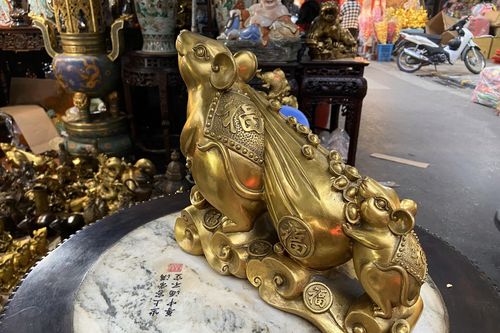 Chuột giả cổ bằng đồng giá 5 triệu trên phố Hàng Mã