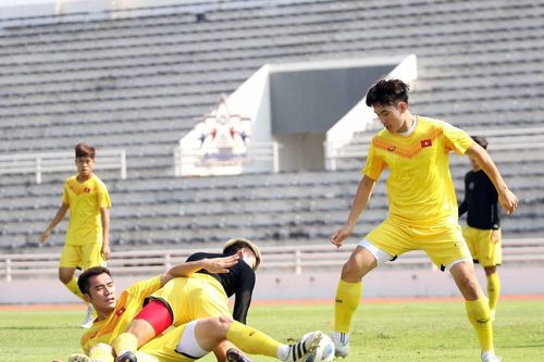 U23 Việt Nam đội nắng rèn quân tại Buriram