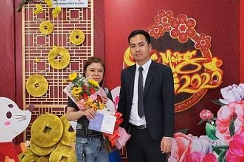 Khách hàng mua đất trúng sổ tiết kiệm 1 tỷ đồng