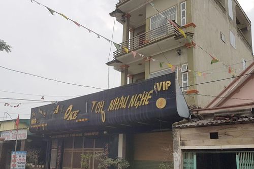 Hơn trăm cảnh sát đột kích sới bạc trong quán karaoke