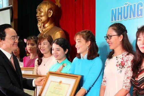 Trải lòng của những người 'chăm con người khác hơn con mình'