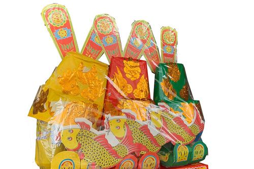 Về làng đồ thờ trước ngày 'tiễn Táo về trời'