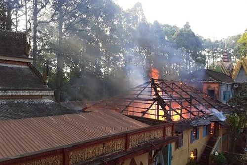 Trà Vinh: 'Bà hỏa' thiêu rụi chùa cổ hàng trăm năm tuổi