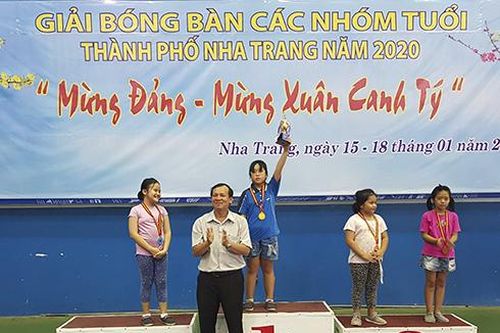 Trao 16 bộ huy chương cho các đôi, vận động viên xuất sắc