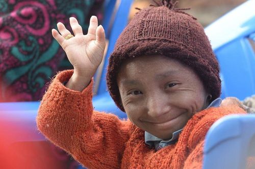 Người đàn ông lùn nhất thế giới qua đời vì viêm phổi