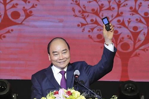 Thủ tướng nhắn tin ủng hộ người nghèo trong chương trình 'Sức mạnh nhân đạo 2020'