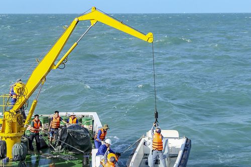 Quà Tết đến tay chiến sĩ nhà giàn