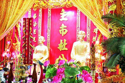 Công trình và lễ hội của lòng dân