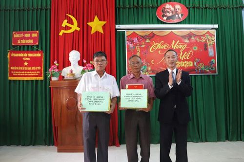 Phó Bí thư Tỉnh ủy Lâm Đồng Trần Văn Hiệp thăm, chúc tết tại Cát Tiên và Đạ Tẻh