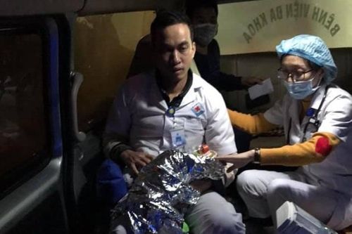 Vượt hàng trăm km đưa bệnh nhi nặng 800gr từ Hà Giang về Hà Nội điều trị