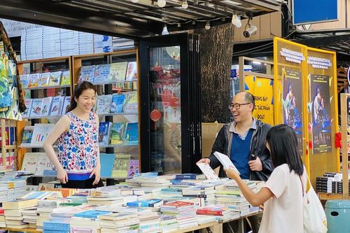 Nghỉ Tết, người Sài Gòn háo hức đến đường sách