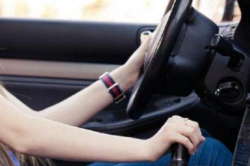 Sai lầm chết người của tài xế khi sử dụng xe số sàn