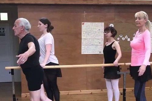 Câu chuyện cảm động về cụ ông 75 tuổi học múa ballet