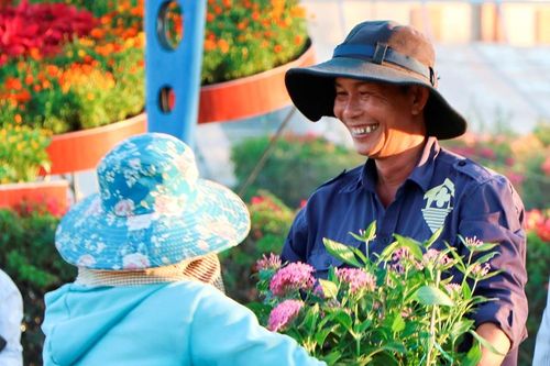 Nụ cười 'cần lao' ngày cuối năm