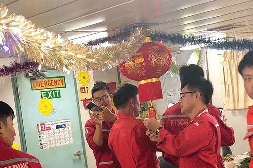 Đón Tết giữa trùng khơi