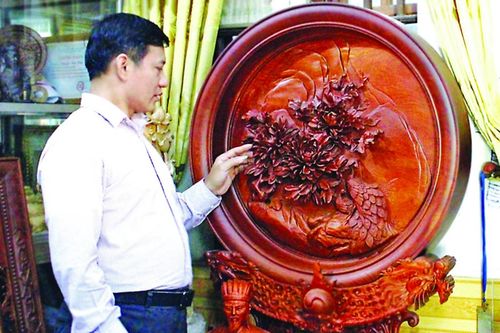 Bền chặt tình yêu với điêu khắc gỗ