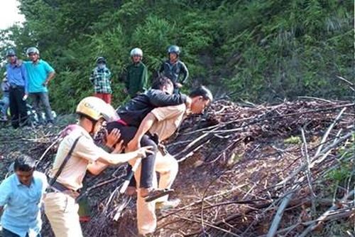 Nhậu tất niên xong rồi lao xe xuống vực sâu