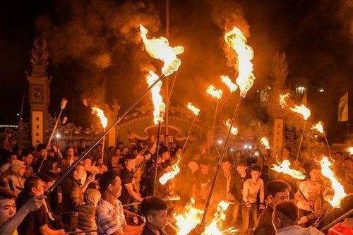 Nam Định: Độc đáo tục lệ 'lấy lửa' cầu may đêm Giao thừa