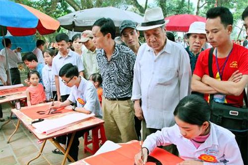 Ngày xuân và thú chơi nghệ thuật thư pháp