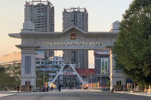 Trung Quốc đề nghị tạm dừng xuất nhập cảnh khách du lịch qua Hà Khẩu
